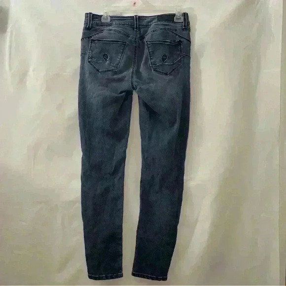 Blue Jeans - Picture 3 of 8